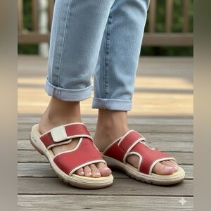 SIZE 7 Clarks Women’s Canvas Adjustable Red Sandal Ultra Comfortable